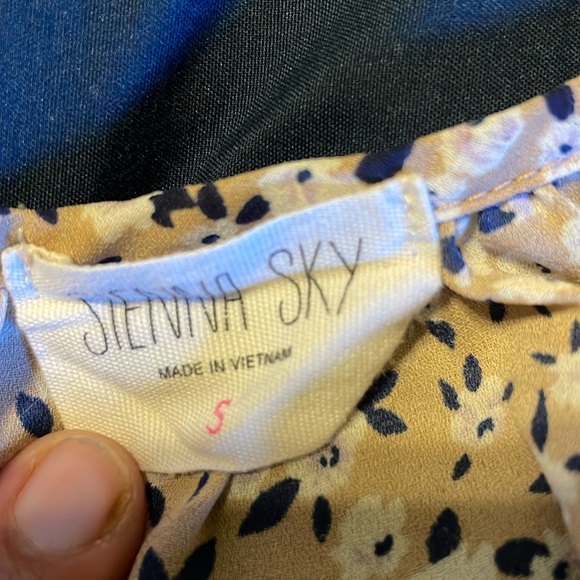 Sienna Sky Floral Peplum Blouse size S - Picture 3 of 8